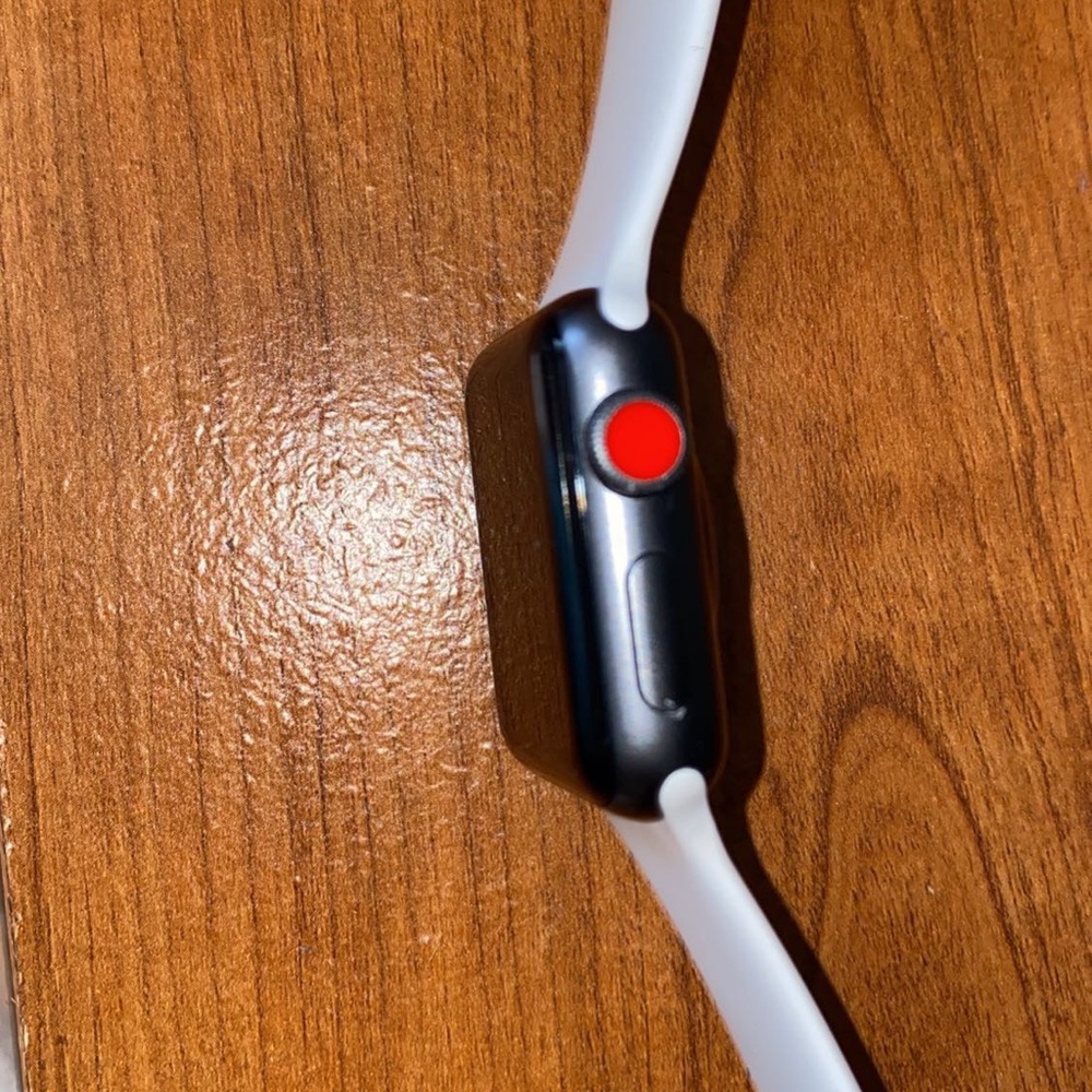 Series 3 Apple Watch - Picture 4 of 4